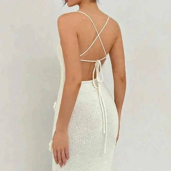 Beige Elegant Women's Backless Knit Dress With Tailored Flowers - Picture 2 of 5